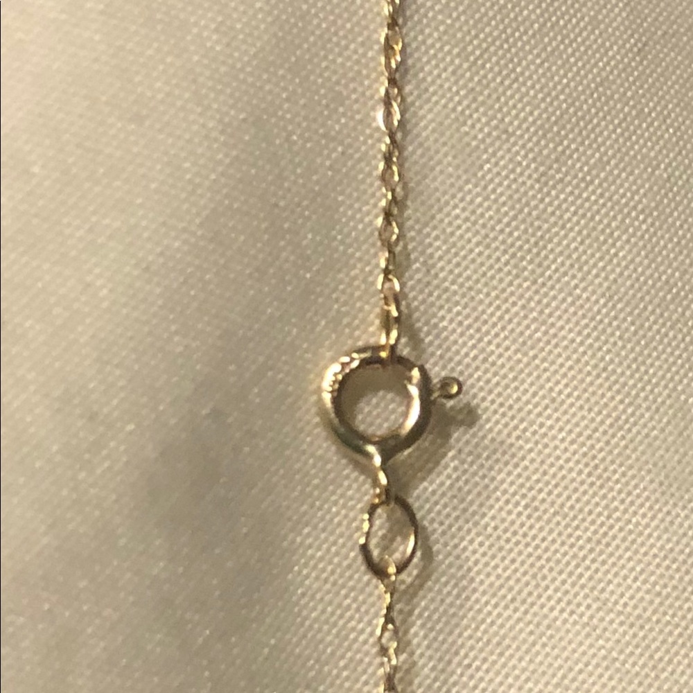 Gold tone filigree leaf pendant with 10k chain - Picture 4 of 5